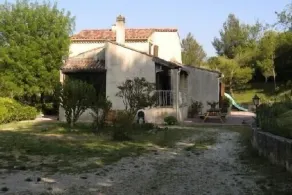 Rilassati a bordo piscina e il suono delle cicale ... - Image 5