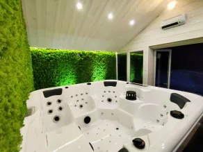 Contemporary villa with pool, spa and sauna in the heart of unspoilt nature - Image 2