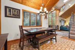 Tall Pines Sanctuary - Maison dans une salle de lit superposée HotTub de 40 acres - Image 3