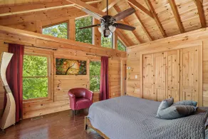 Amazing LAKE FRONT Log Cabin - Image 2