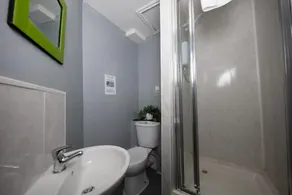 2 Bedroom City  Centre Apartment - Image 2