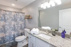 Beautiful Lively Loft in Downtown King Bed - Image 3