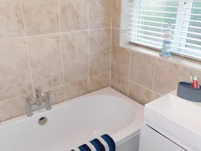 Spacious 4-Bedroom Family Home Sleeps 8 - Image 3