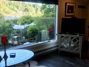 Private Oasis on the Beautiful Willamette River - Image 2