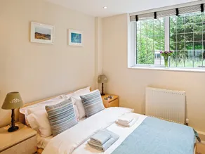 A lovely, modern apartment just 350 yards from the beach. - Image 3