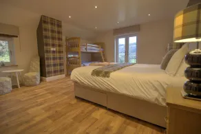 Vues spectaculaires, toutes les chambres superking en-suite, bain à remous, à pied du pub - Image 3