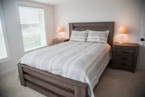 NEUBAU!!! Super neue 5 Schlafzimmer, 4 Bäder mit Pool, Whirlpool und Dachterrasse - Image 4