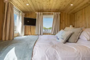 Dog-friendly glamping hut in the North Norfolk Coast - Image 4