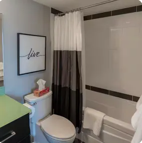 Sub-Penthouse 35th Floor | Sleeps 9, 270° Views, Pool & Patio | Walk to BC Place - Image 5