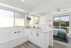 2 Bedroom Unit - Close To The Beach - Free Parking - Free WIFI - Image 3