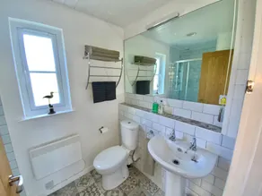 Welcome to 'ThatOne' our Cotswold Lakeside holiday home. - Image 5