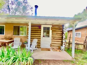 Brett’s Farm Cabin: Hot tub Sauna, Farm Animlas - Image 3