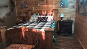 Rustic romantic lakefront cabin!! - Image 3