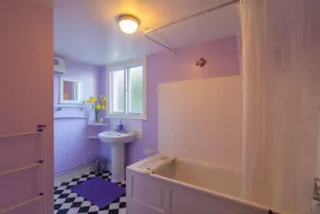 Character Coastal Cottage 5 minutes stroll to Beach/Amenities - Image 2
