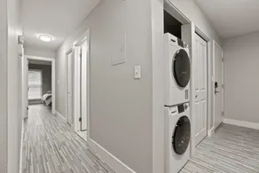 Spacious Stay In with Great Amenities! - Image 2