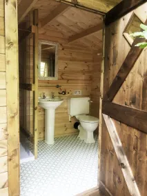 Hollington Park Glamping - Image 4