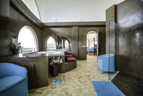 Unique Jungle mansion with incredible 360 degree views - Image 2