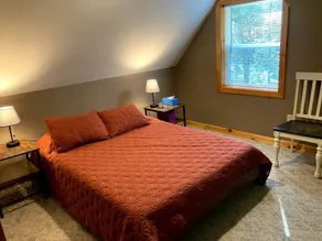 Cozy Cabin in the woods 2 br + 1 loft br, 1 bath. Large deck, beautiful views - Image 5