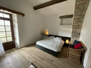 Provencal farmhouse with swimming pool in a domain of 4 ha in the middle of the village - Image 2