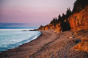 Cozy cottage with a hot tub on the bay of fundy - Image 4