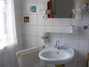 Holiday home with air conditioning and garden - Image 4