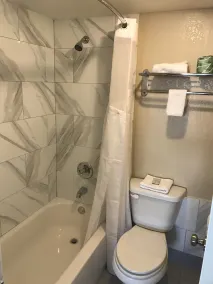 Hometown Inn & Suites - Image 4