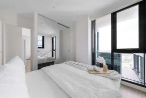 Spacious 2BR City Apt Panoramic Views & Parking - Image 4