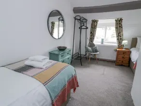 ORSEDD WEN FARMHOUSE, pet friendly, with open fire in Betws-Y-Coed - Image 5