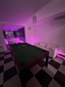 80m2 suite with jacuzzi and pool table, 30 min from Marseille - Image 5