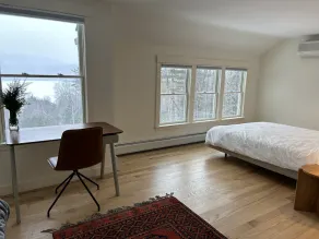 Pleasant Lake Escape: 3BR Home with Panoramic Views - Image 5