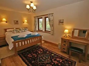 Luxury lodge situated idyllically on the edge of a small working farm - Image 5