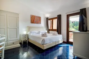 Hotel with swimming pool in Costa Serena just 700 mt from the sea - Image 4