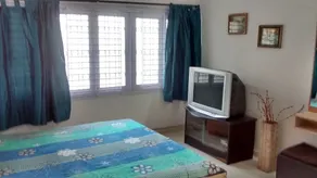 Comfy Rustic Airconditioned Bungalow - Image 5