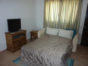Apartment with shared pool only 400 meters from the beach - Image 2
