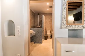 Gavrion's Nest - Premium Cycladic Studio - Image 2