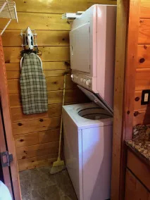 Cozy 2 Bedroom Cabin with Fire Pit - 15 minutes from Pigeon Forge - Image 2