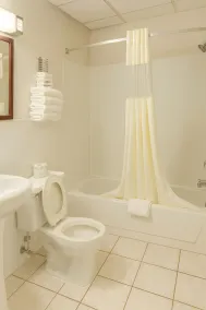 Affordable Lodgings! FREE Breakfast & Parking, Close to Hershey Museum & More! - Image 5