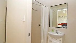 GetAwayStay - 3BR - Aircon - WiFi - Smart TV - Image 3