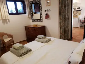 Apartamento con jardín en el corazón del campo, cerca de pueblos locales. - Image 4