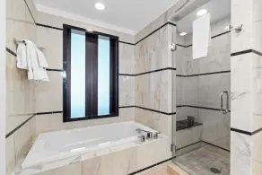 Best Rates!! Sorrento Jr. Two Queen Beds w/Sofabed. Free Spa Passes and Valet - Image 4