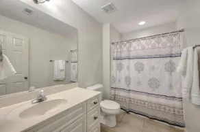 Spacious and Luxurious Townhouse 3B/2.5B in a quiet neighborhood - Image 2
