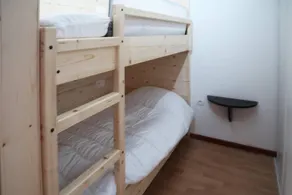 Overfladeareal: ca. 33 m². 2. sal. Orientering: Vest. Pooludsigt og skiløjper - Image 3