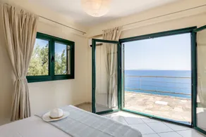 Amazing waterfront panoramic sea view and peaceful surroundings - Image 4