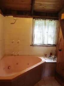 Willow Cottage @ Hidden Valley Retreat Cottages - Image 3