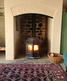 Cosy cottage, stunning sea views, log burner,  modern kitchen, 15 mins to beach - Image 2