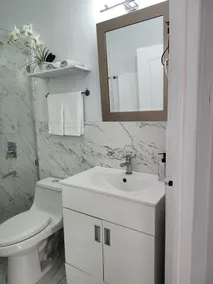 Spacious 2 bedroom, 1 bathroom detached house -- 15 minutes from beach! - Image 2