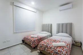 Central Huge PH with Private Rooftop and Jacuzzi - Image 2