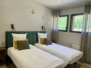 Air-conditioned 4-star eco-lodge, sleeps 2 to 4, in the heart of a 3-hectare park - Image 5