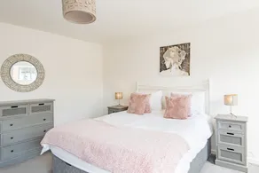 Pet friendly cottage, a stone's throw away from the beach. - Image 5