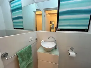 Kerensa, beautiful modern apt, Holetown, close to all amenities - Image 3